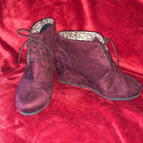Maroon Suede Wedges - Picture 1 of 3